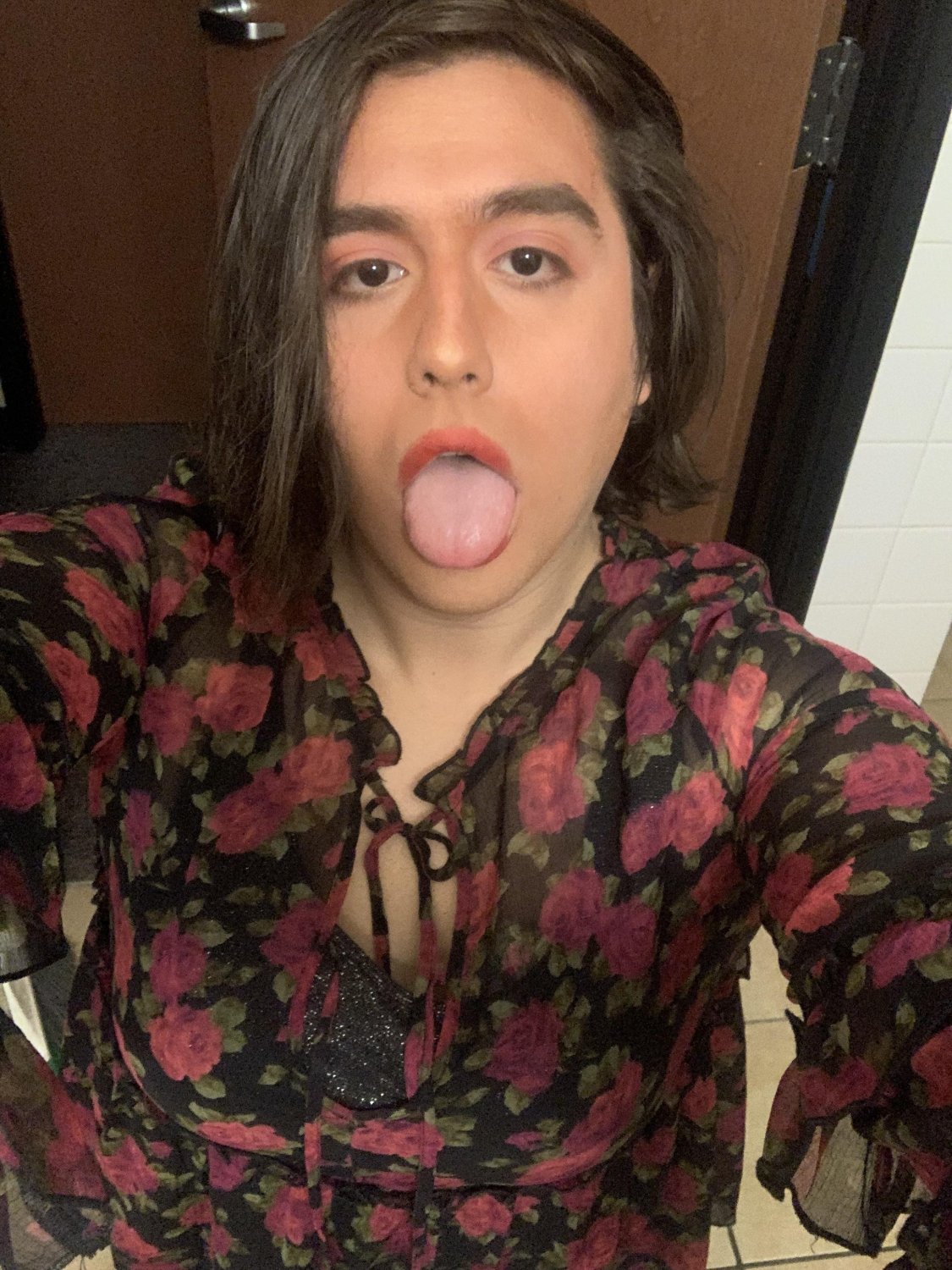 Sissy bitch Leilah gets excited when she's shared #Hj9A7Nof