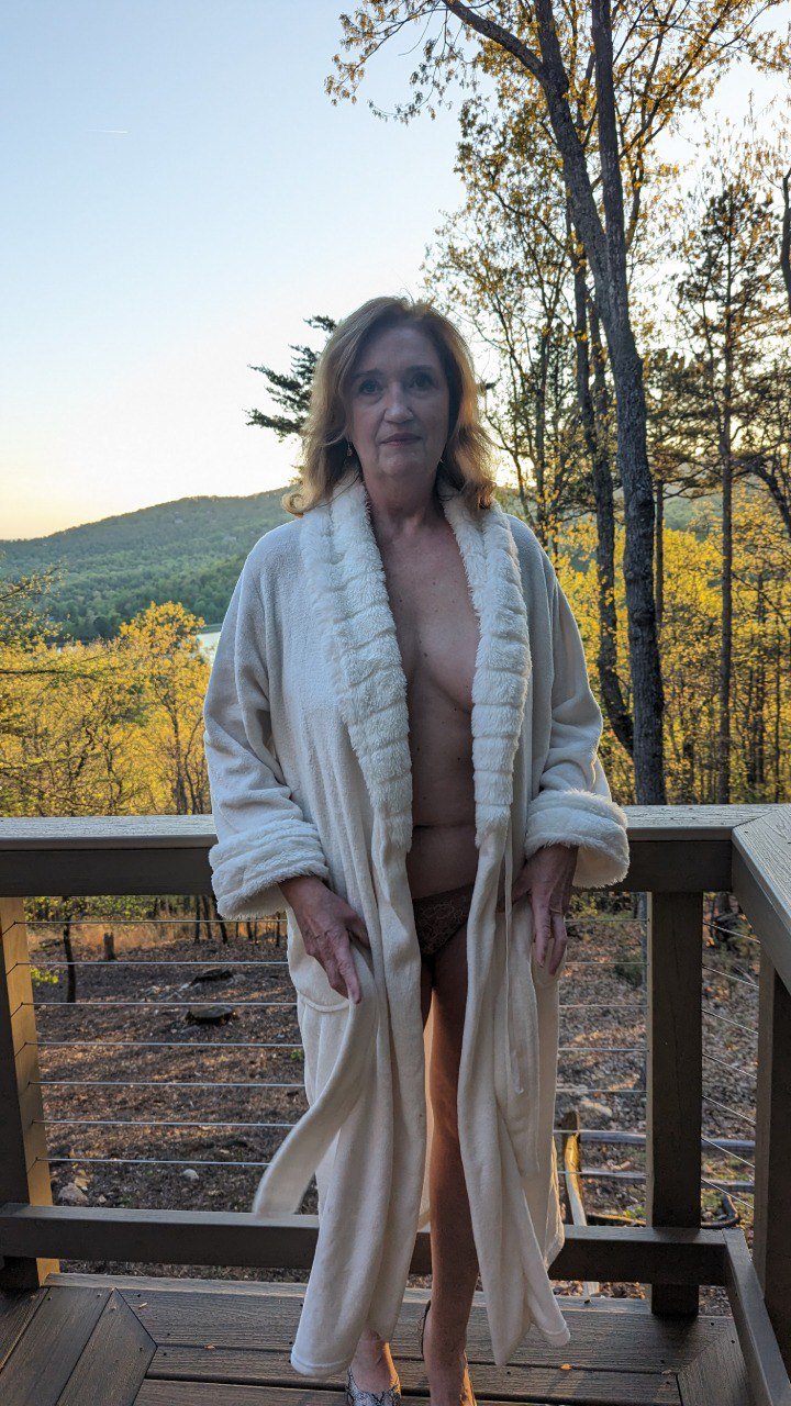 Susan, 55 Atlanta * #so86C5OG